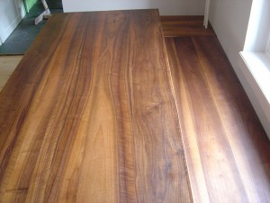 Nussbaumtisch